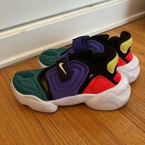 Nike AQUA RIFT women’s 7 neon tabi sneakers